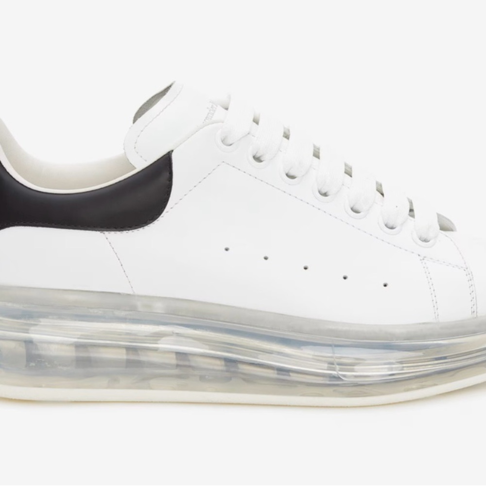 BNWT Alexander McQueen Larry Sneakers. Sz. 38.